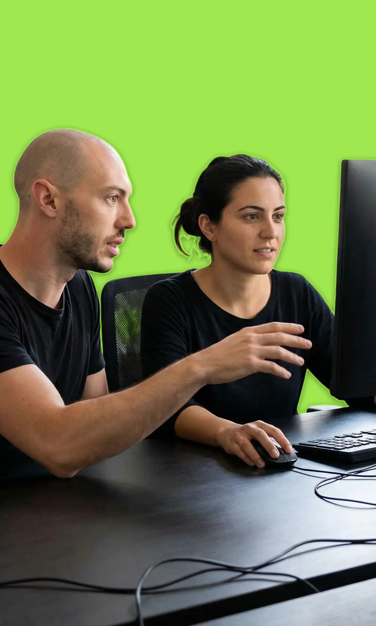 Team commerciale davanti a una dashboard di lead qualification